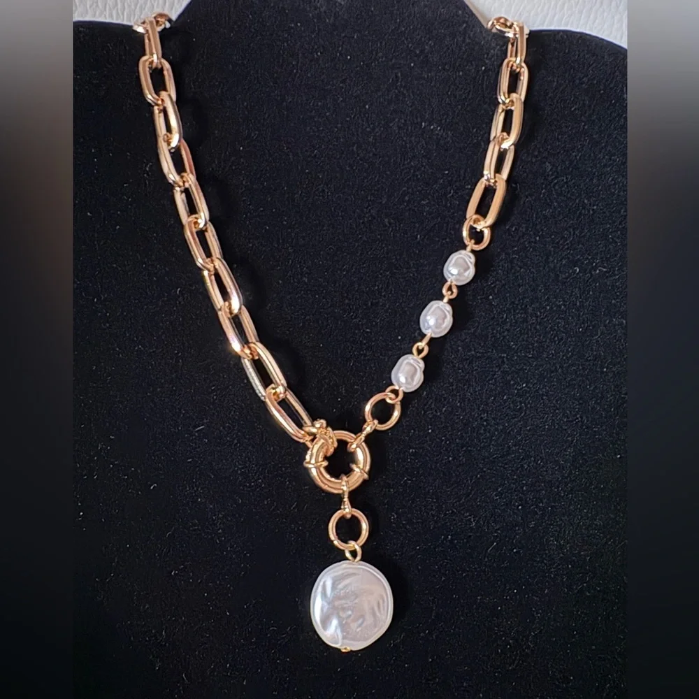 Elegant Gold Tone Chunky Chain and Faux Pearl Coin Drop Necklace 18” - Picture 1 of 6
